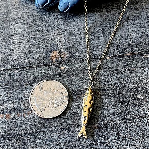 NEW Gold Sardine Pendant Layering Necklace - Picture 10 of 10